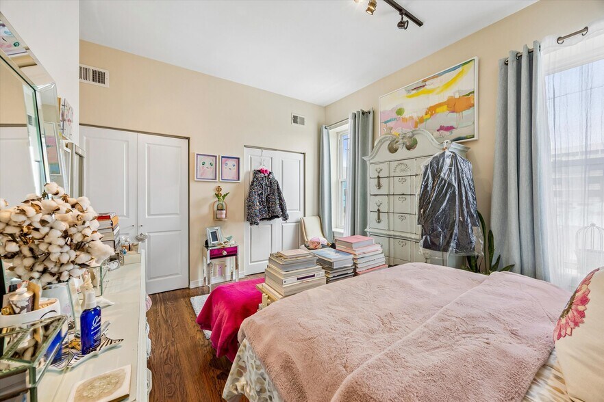 More Photos Of 1909 S Broad St, Philadelphia Office Residential For Sale