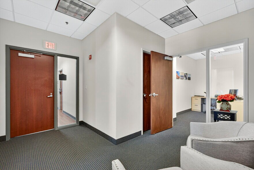 More Photos Of 46165 Westlake Dr, Sterling Medical For Sale