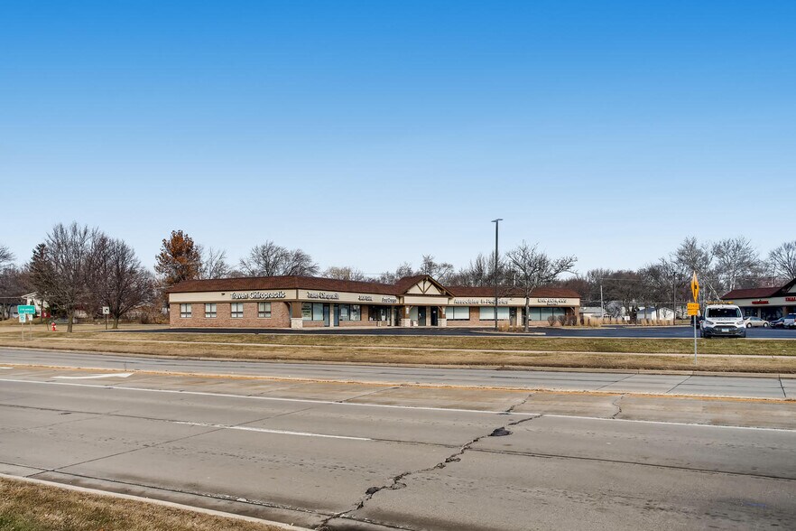 More Photos Of 1010-1072 E Schaumburg Rd, Streamwood Unknown For Lease