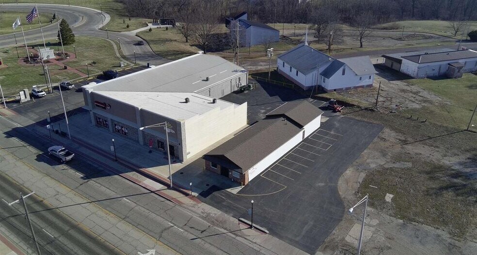 More Photos Of 206 N Main St, Creve Coeur Freestanding For Lease