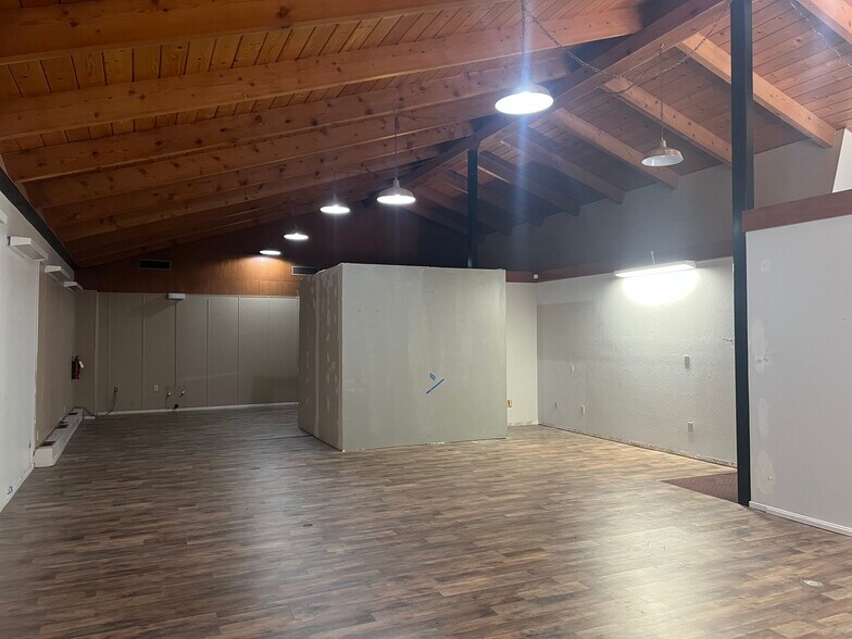 More Photos Of 1017 W 18th St, Merced Office For Sale