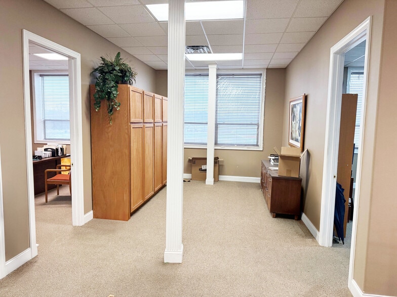 More Photos Of 1139 Mishawaka Ave, South Bend Storefront Retail Office For Sale