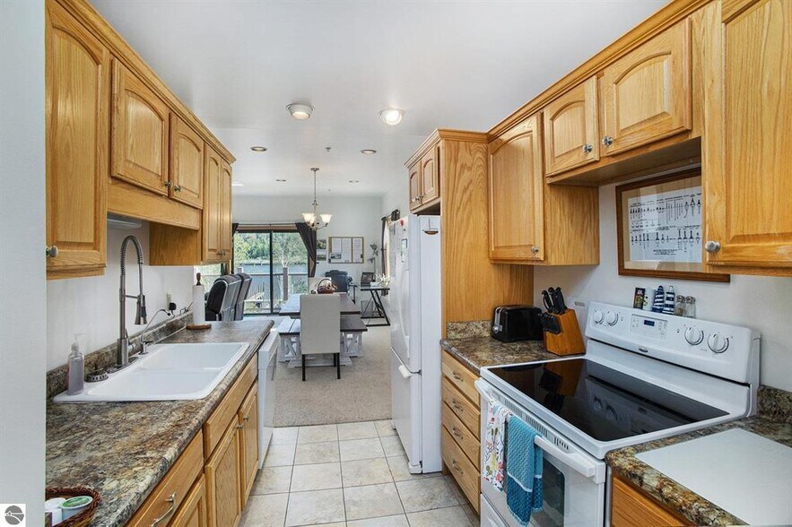 More Photos Of 310 Main St, Frankfort Storefront For Sale