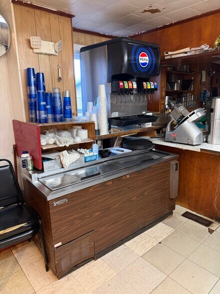 More Photos Of 305 N Main St, Bridgewater Storefront Retail Residential For Sale