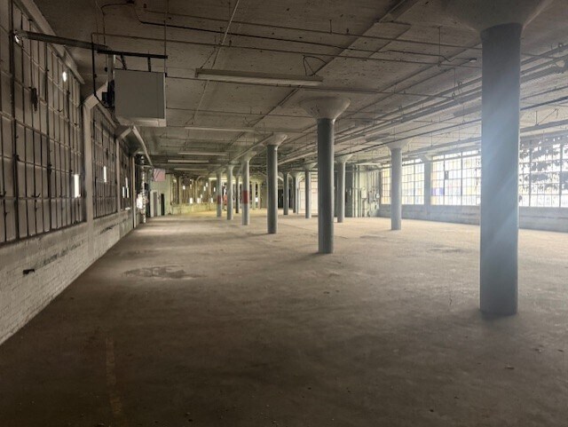 More Photos Of 201 Saw Mill River Rd, Yonkers Warehouse For Lease