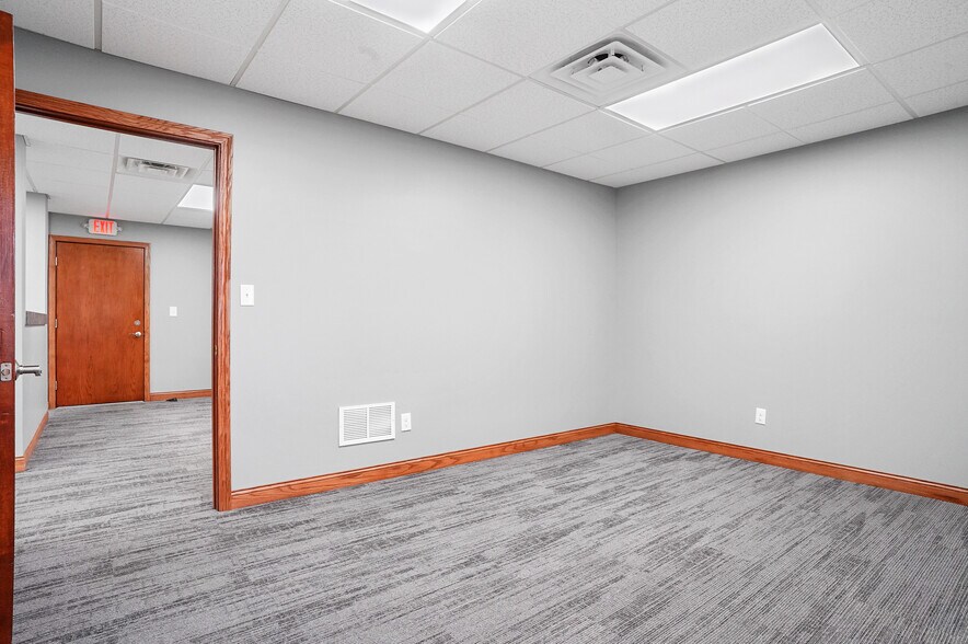More Photos Of 1337 Commerce Dr, Stow Warehouse For Sale
