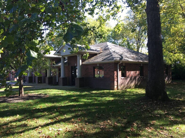 More Photos Of 400 Sugartree Ln, Franklin Office For Sale