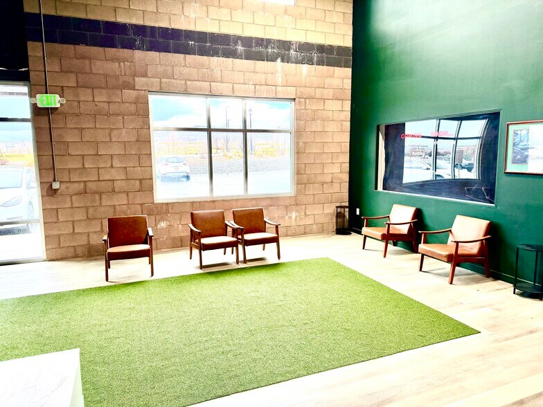 More Photos Of 2764-2808 W 14000 S, Bluffdale Showroom For Lease