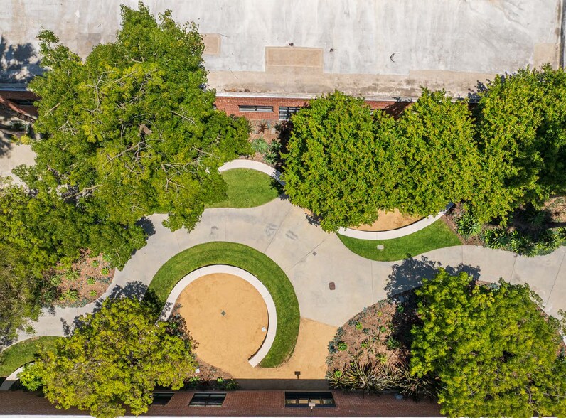 More Photos Of 10113 Jefferson Blvd, Culver City Industrial For Lease