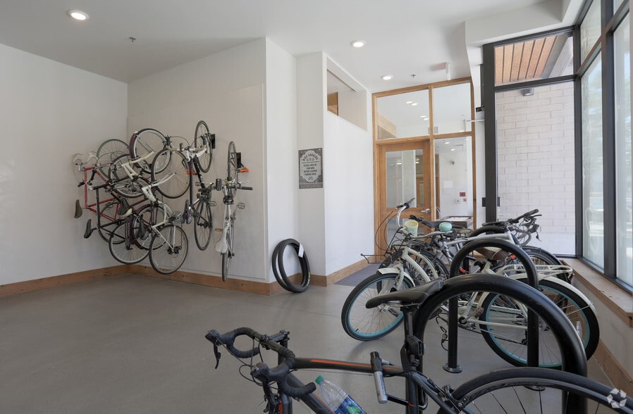More Photos Of 975 SE 11th Ave, Portland Apartments For Lease