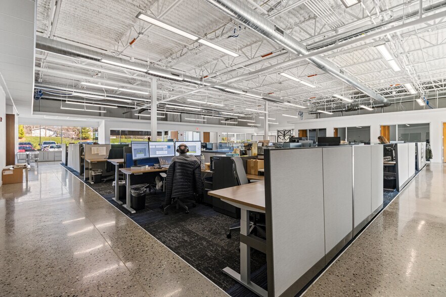 More Photos Of 40000 Grand River Ave, Novi Unknown For Lease