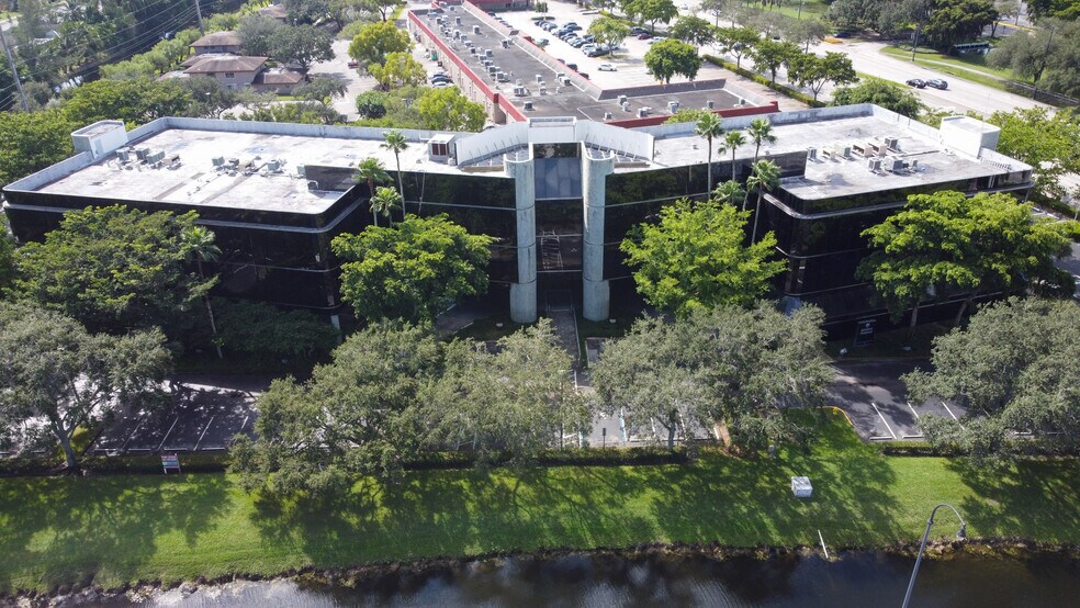 More Photos Of 2 S University Dr, Plantation Office For Lease