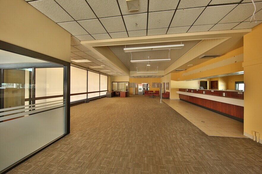 More Photos Of 3617 NE 7th St, Ocala Storefront Retail Office For Lease