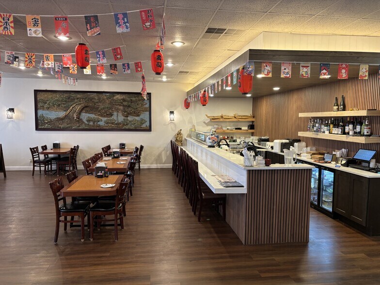 More Photos Of 14451-14543 W Center Rd, Omaha Storefront For Lease