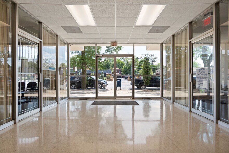 More Photos Of 10540 S Western Ave, Chicago Office For Lease