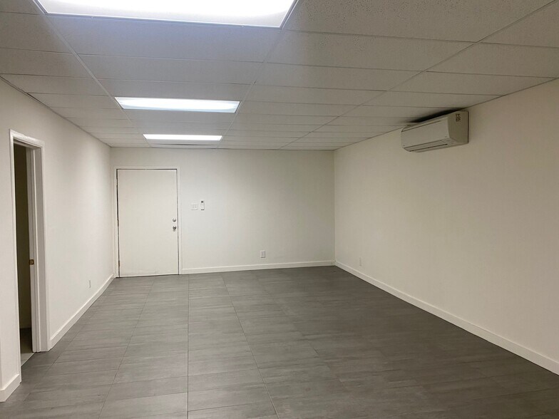 More Photos Of 7225 Alabama Ave, Canoga Park Office For Lease