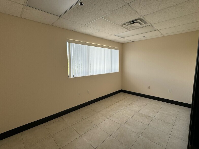 More Photos Of 1490 Sunshadow Dr, Casselberry Loft Creative Space For Lease