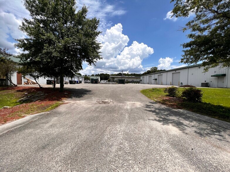 More Photos Of 7178 Cross County Rd, Charleston Showroom For Lease
