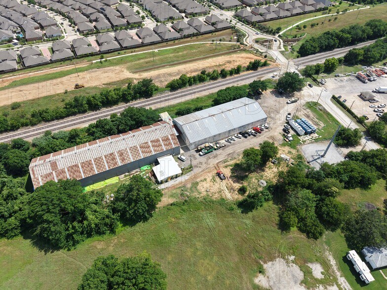 More Photos Of 3516 Tarrant Main St, Fort Worth Warehouse For Sale