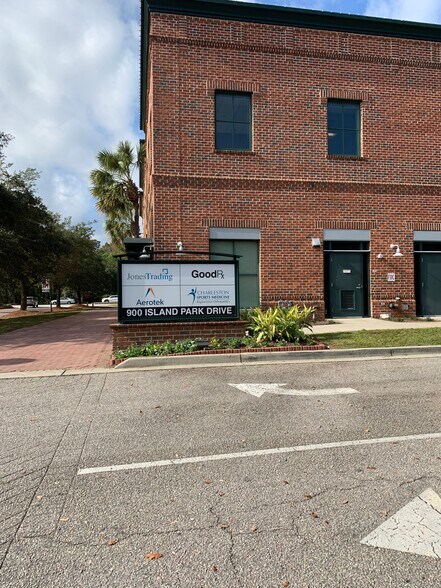 More Photos Of 900 Island Park Dr, Charleston Office For Lease