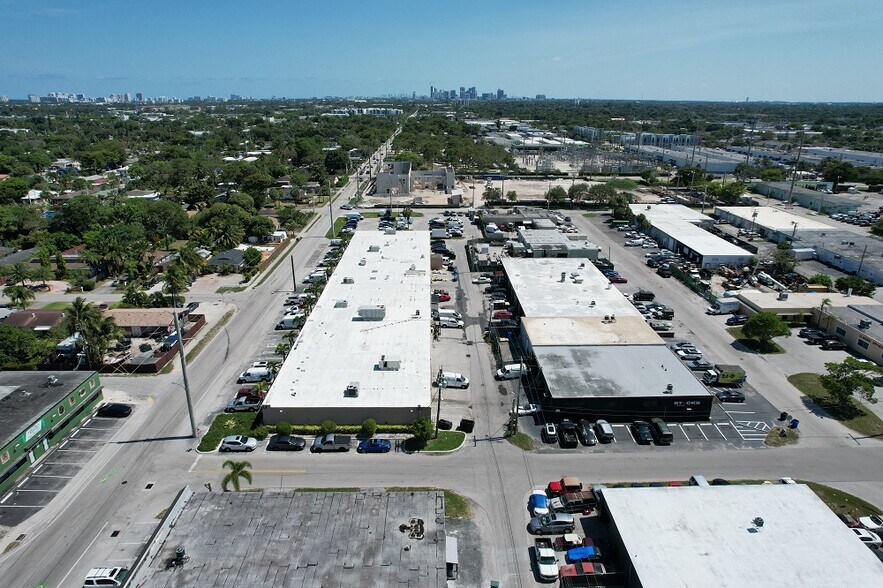 More Photos Of 4003-4015 NE 6th Ave, Oakland Park Warehouse For Lease