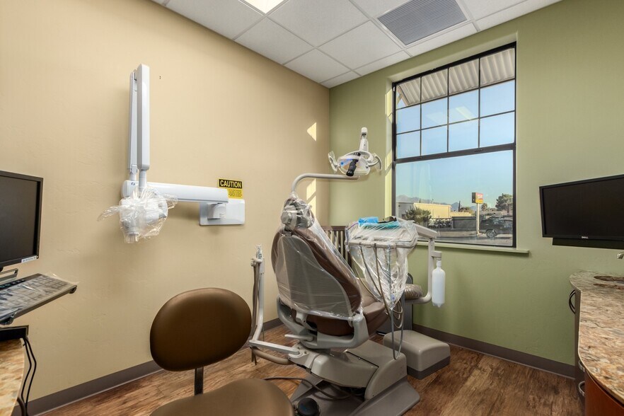 More Photos Of 261 W Duval Rd, Green Valley Medical For Sale