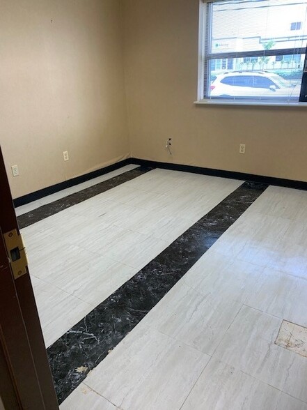 More Photos Of 5 Johnson Dr, Raritan Warehouse For Lease