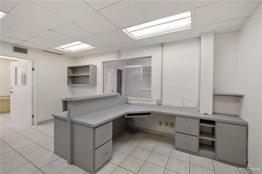 More Photos Of 100 N Dogwood St, Pharr Warehouse For Sale