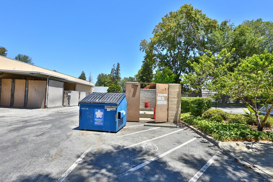 More Photos Of 118-122 Charcot Ave, San Jose Flex For Lease
