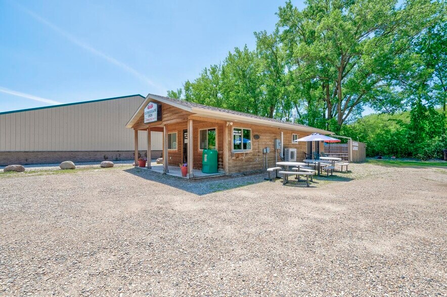 More Photos Of 100 Hill Ave, Spirit Lake Restaurant For Sale