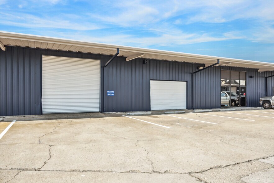 More Photos Of 1771 Upland Dr, Houston Unknown For Lease