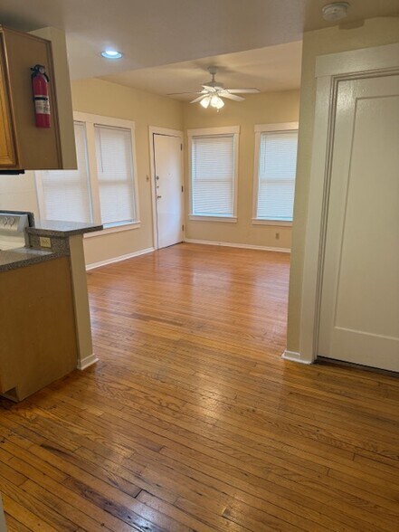 More Photos Of 400 W Lynwood Ave, San Antonio Apartments For Sale
