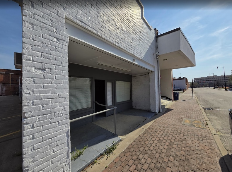 Primary Photo Of 130 Franklin St, Fayetteville Showroom For Lease
