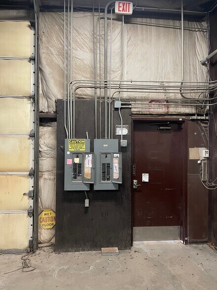More Photos Of 117 E Commerce Way, Libby Light Distribution For Sale