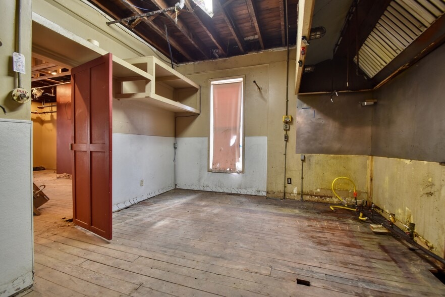 More Photos Of 47 W Main St, Geneva Storefront Retail Residential For Sale