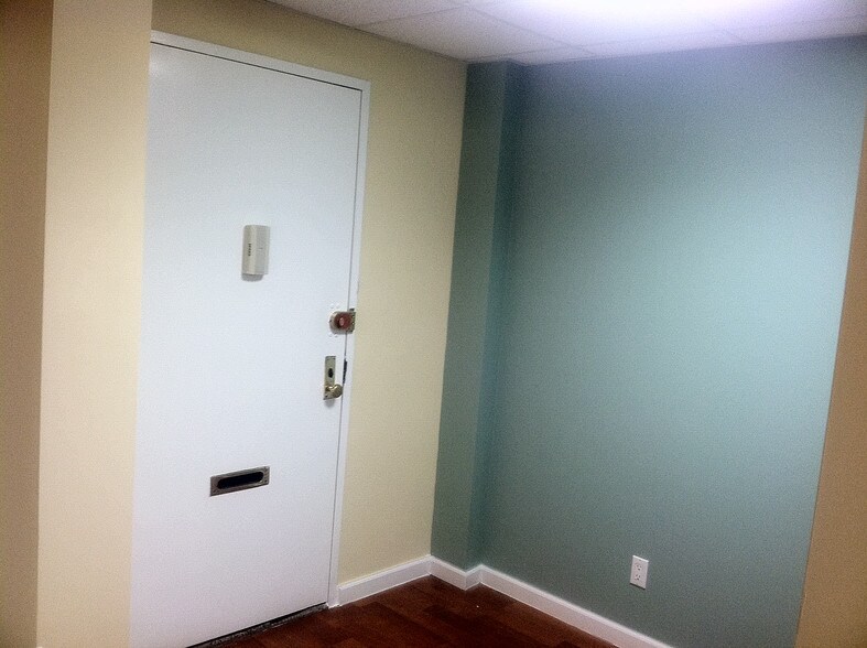 More Photos Of 1 Barstow Rd, Great Neck Apartments For Sale