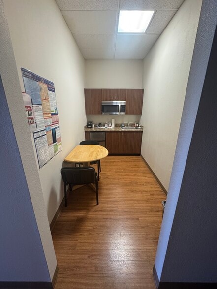 More Photos Of 2480 33rd St, Orlando Convenience Store For Lease