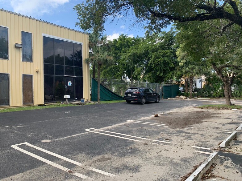 More Photos Of 2221 NW 18th St, Pompano Beach Warehouse For Lease