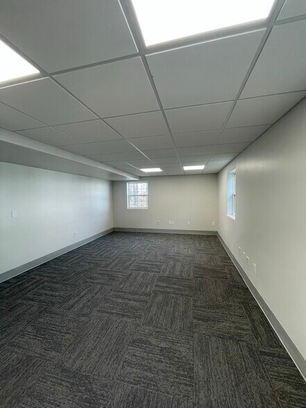 More Photos Of 655 Riverside St, Portland Warehouse For Lease