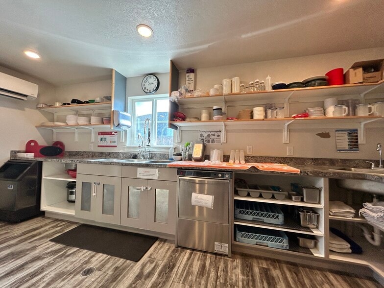 More Photos Of 1065 Tefft St, Corvallis Office For Lease