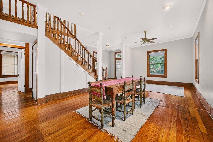 More Photos Of 812 W 10th St, Austin Office For Sale