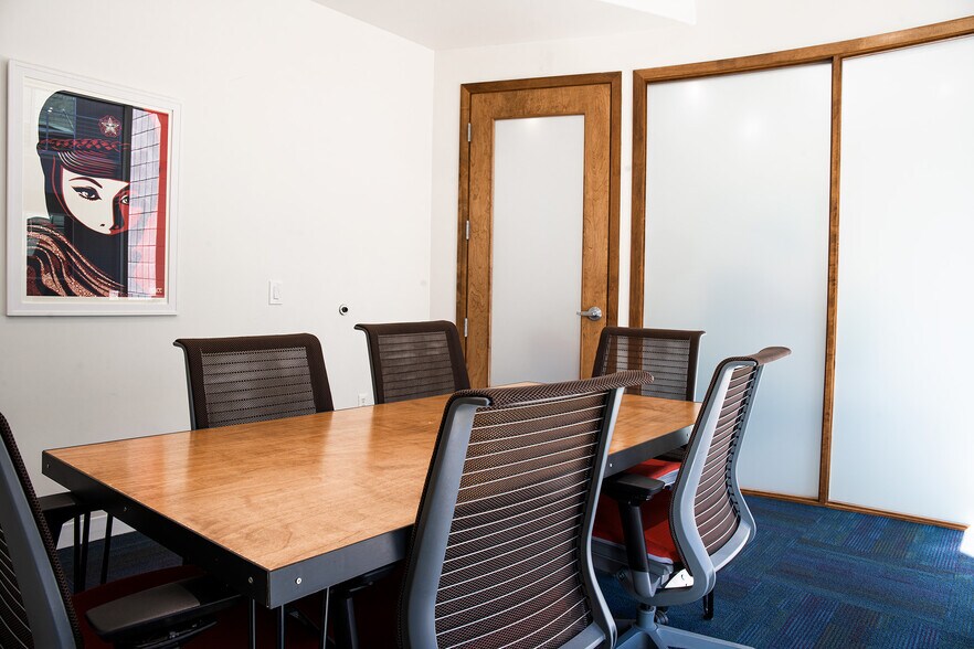 More Photos Of 1095 W Rio Salado Pky, Tempe Office For Lease