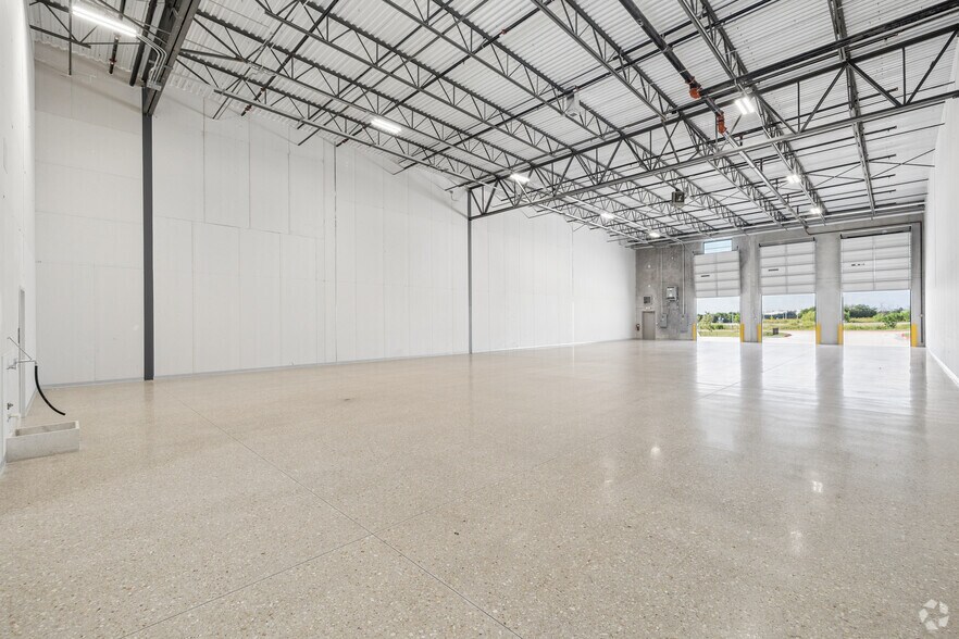 More Photos Of 19150 Marketplace Ave, Kyle Manufacturing For Lease