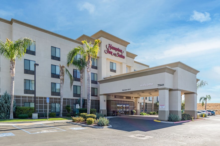 More Photos Of 7941 E Brundage Ln, Bakersfield Hotel For Sale