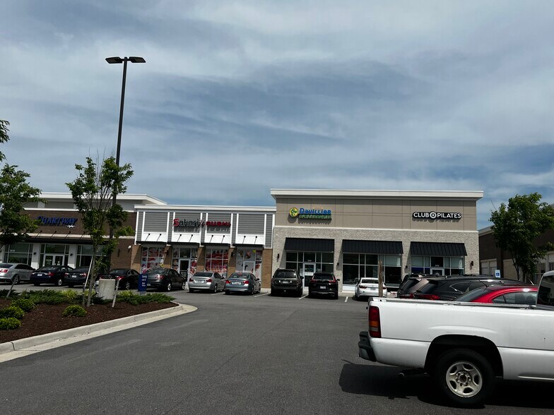 More Photos Of 5836 Harbour View Blvd, Suffolk Unknown For Lease