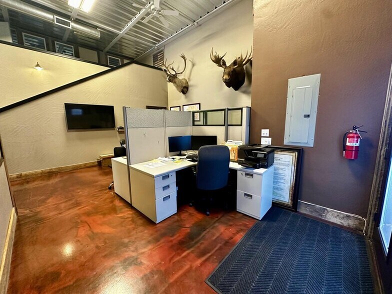 More Photos Of 3811 Crater Lake Hwy, Medford Warehouse For Sale