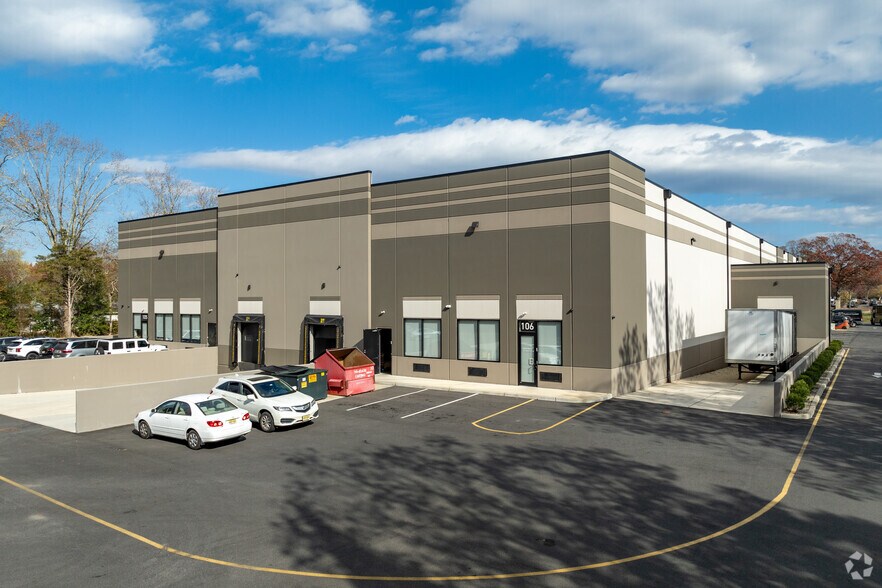 More Photos Of 1930 Lakewood Rd, Toms River Warehouse For Lease