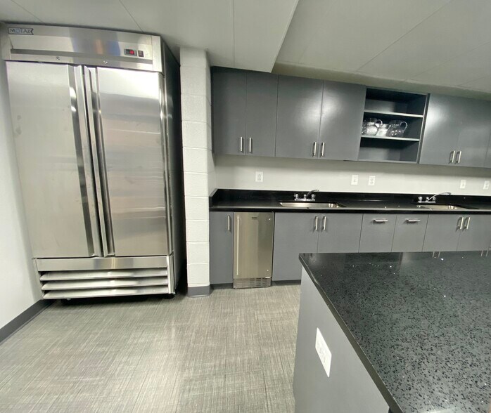 More Photos Of 8225 Barrett Dr, Manassas Specialty For Lease