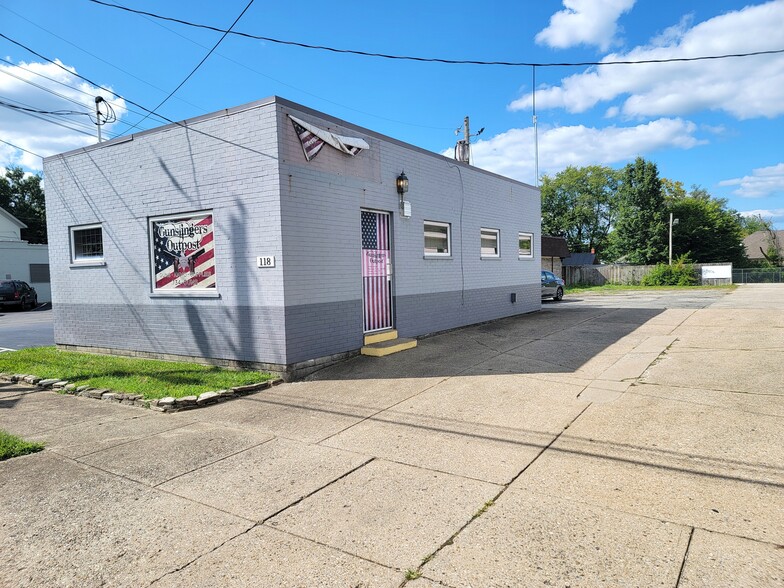 Primary Photo Of 118 E Plane St, Bethel Medical For Sale