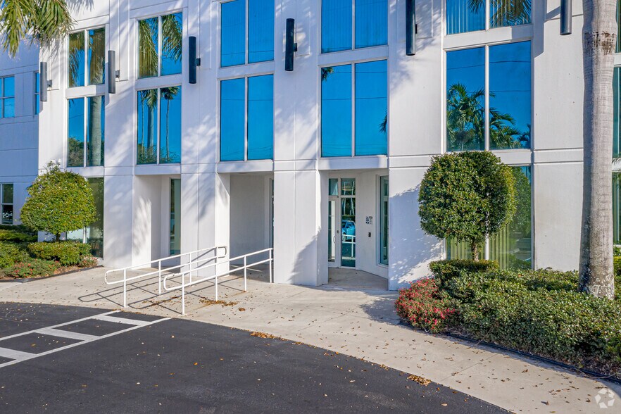 More Photos Of 7800 Congress Ave, Boca Raton Office For Lease